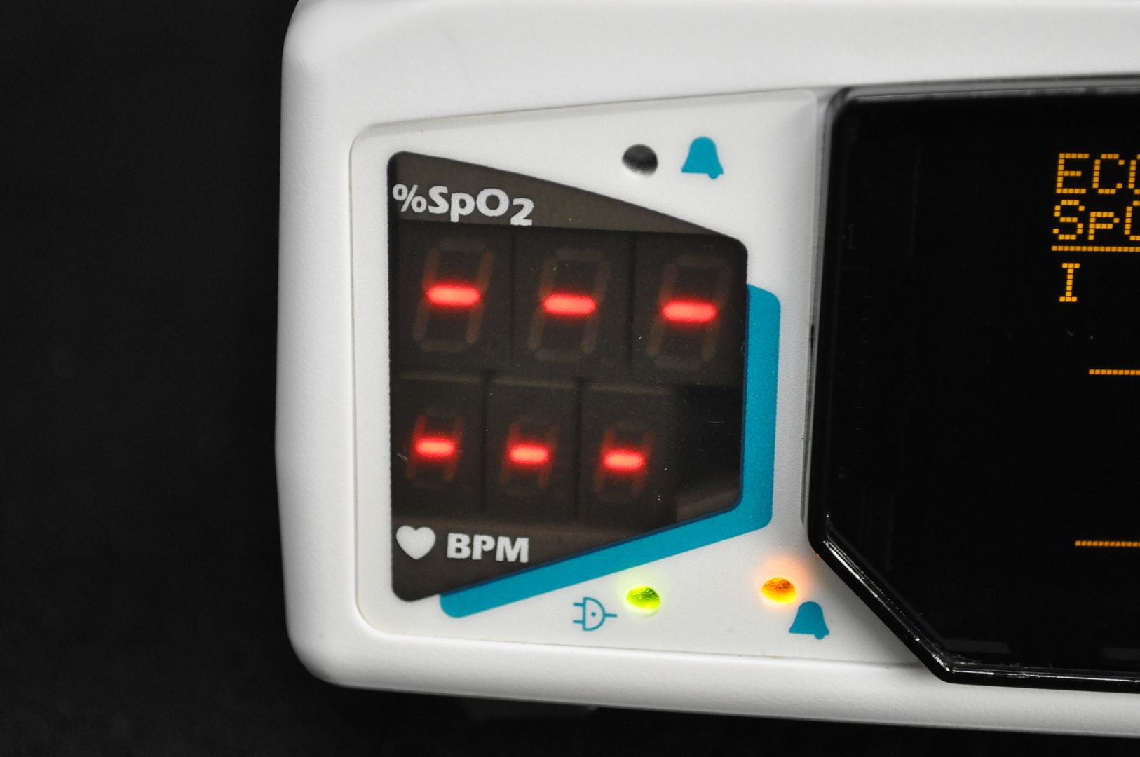 SurgiVet V3404P ECG SpO2 Temperature and Respiration Monitor System